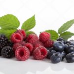 Fresh blackberries, raspberries and blueberries symbolising popular berry vape flavours in the UAE